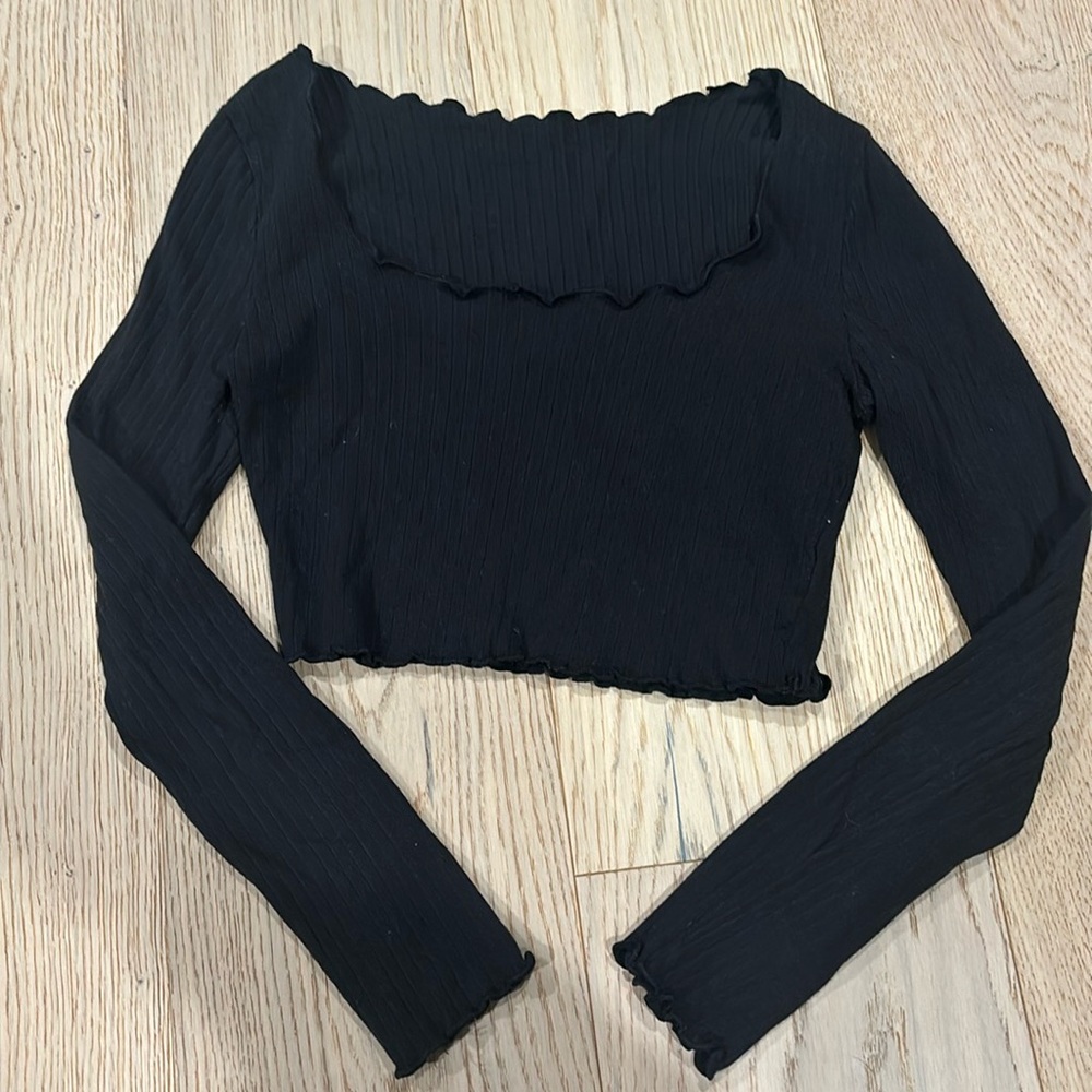 Black cropped longsleeve